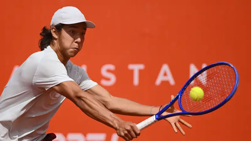 Амир Омарханов