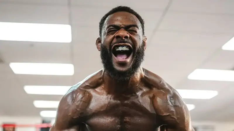 Главный "актёр" UFC пригрозил Арману Царукяну