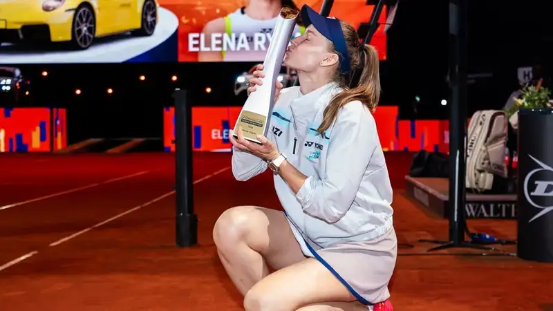 Рыбакина вредит психике молодых 