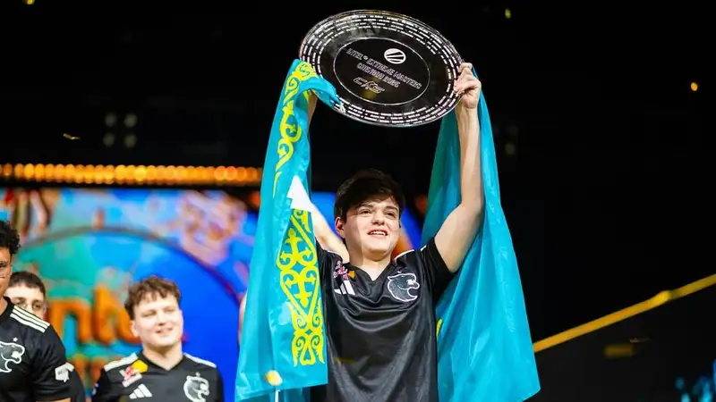 Звезда киберспорта из Казахстана встретился с Неймаром в Бразилии