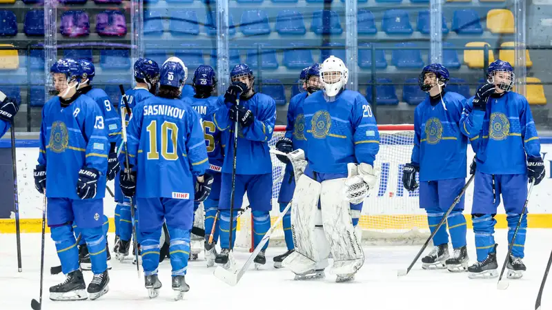 Сборная Казахстана по хоккею выиграла "серебро" чемпионата мира, совершив камбэк