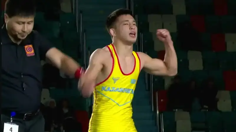 Казахстанский борец в захватывающем поединке уступил сопернику на чемпионате мира в Загребе