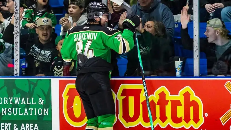 Клуб казахстанского хоккеиста потерпел унизительное поражение в плей-офф WHL