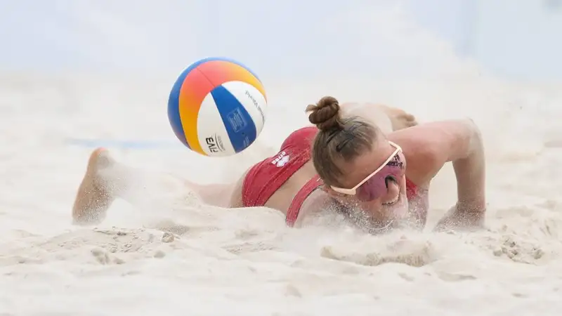 Разгромом завершился матч казахстанских волейболисток за четвертьфинал пляжной Азиады