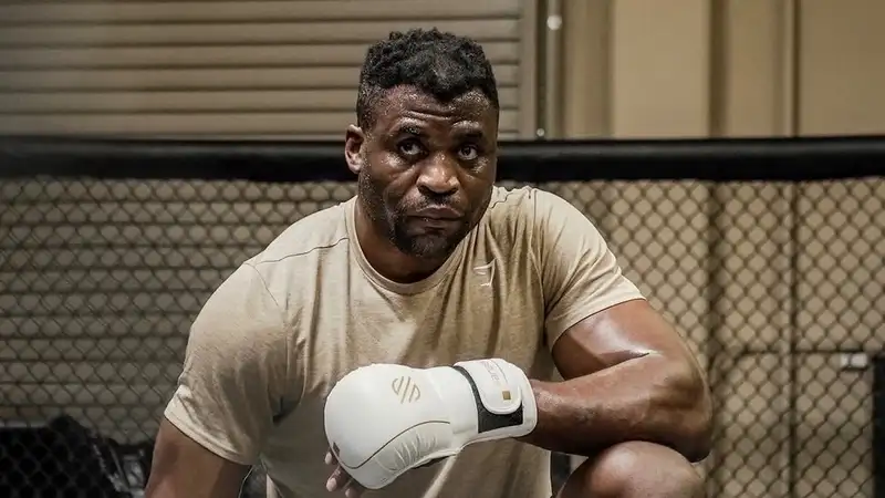 "В ММА я – король": Фрэнсис Нганну сравнил свои ощущения в ринге и октагоне