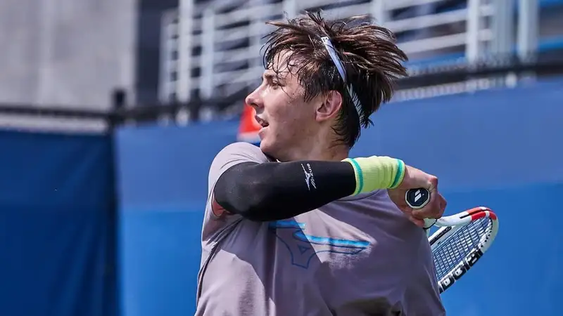 Вторая ракетка Казахстана за час с небольшим разобрался с хозяином турнира
