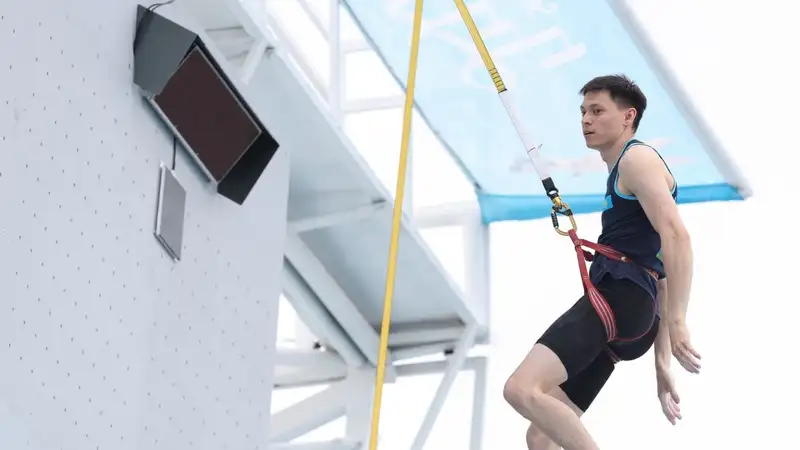 Казахстанский скалолаз завоевал "бронзу" пляжной Азиады-2026