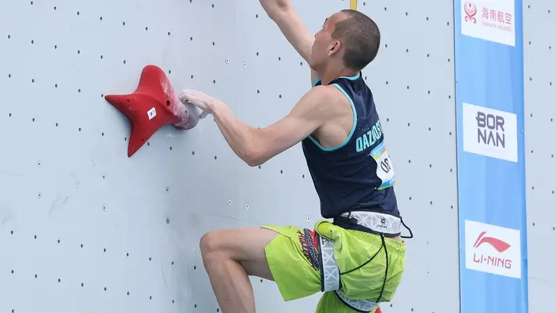Два казахстанских скалолаза квалифицировались в 1/8 финала пляжной Азиады в Китае