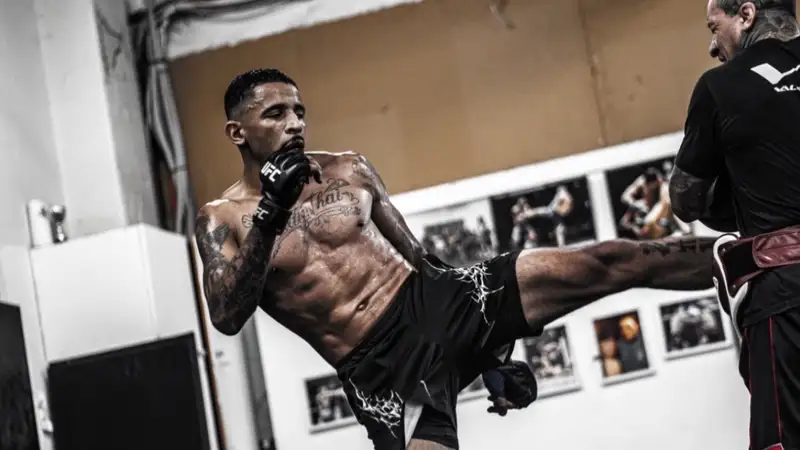 "Победа над ним – огромный шаг вперёд": Карлос Пратес нацелился на бой с Махачевым