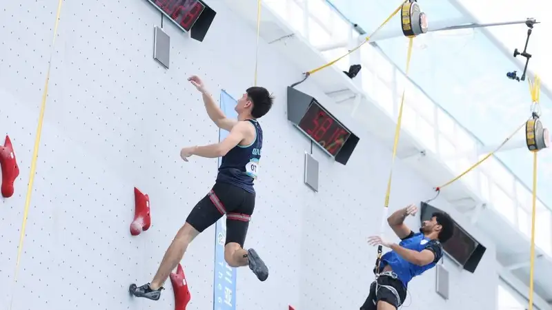 Казахстанские скалолазы претендуют на медали пляжной Азиады в Китае