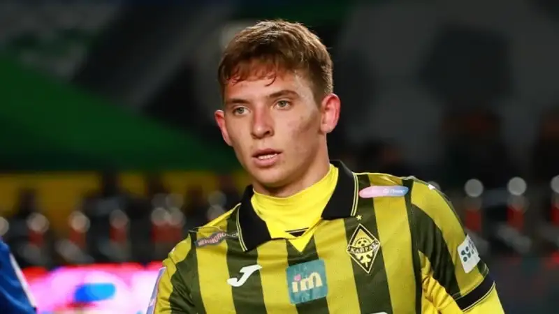 Клуб АПЛ нацелился на полузащитника сборной Казахстана