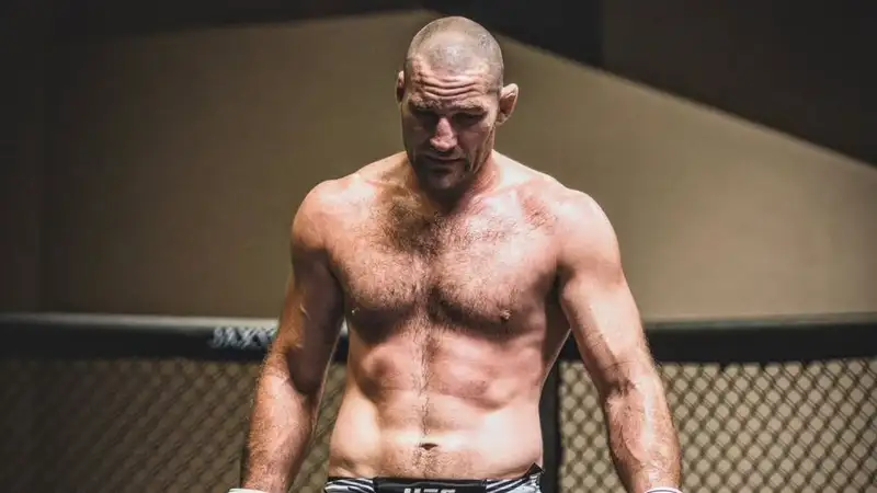 "Чимаев - слабый человек": бывший чемпион UFC раскритиковал Хамзата перед боем за титул