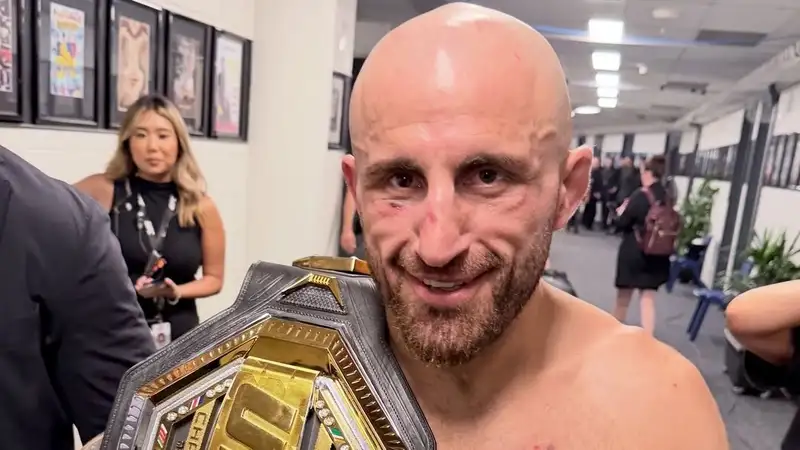 Александр Волкановски