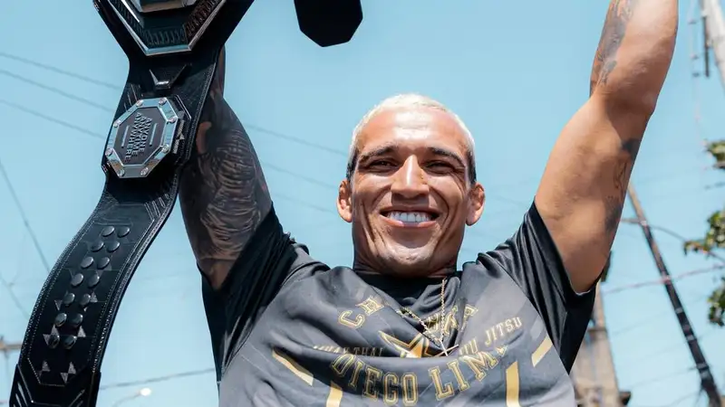 Чарльз Оливейра продлил контракт с UFC