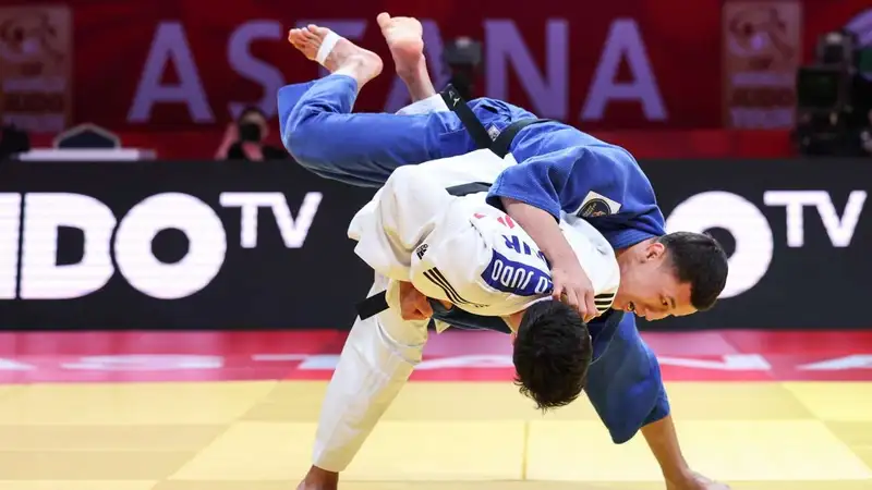 Казахстанец удосрочил топового дзюдоиста и поборется за "бронзу" Grand Slam в Душанбе