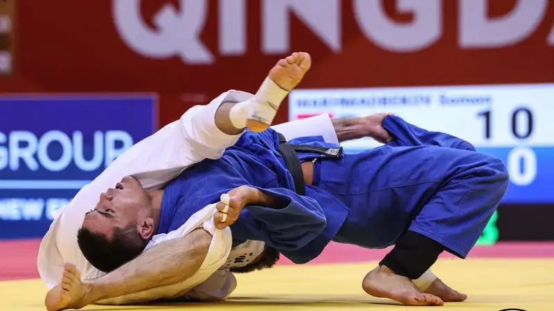 Украинец разгромил казахстанца в первой же схватке на Grand Slam в Душанбе