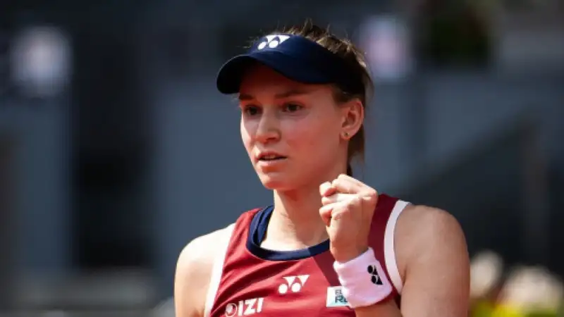 Елена Рыбакина стартовала с победы на "Мастерсе" в Риме