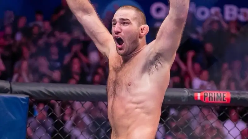 Чемпион UFC отстранён от боёв после сенсационной победы над Хамзатом Чимаевым