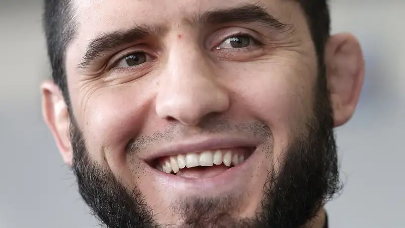 Ислам Махачев