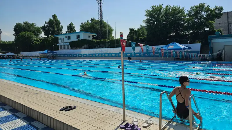 Лето на старте: в Rakhat Fitness доступны бассейны под открытым небом