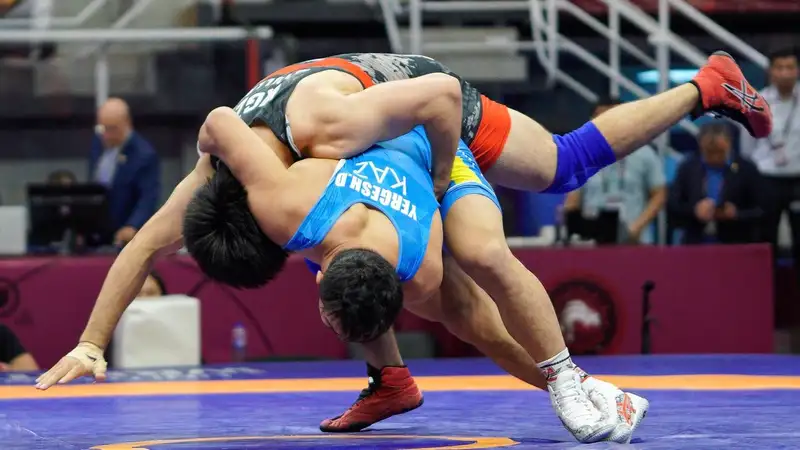 Борцы из Казахстана продолжают борьбу за медали чемпионата Азии во Вьетнаме