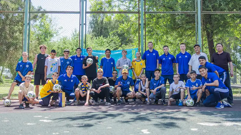 Сборная РК встретилась с детьми 