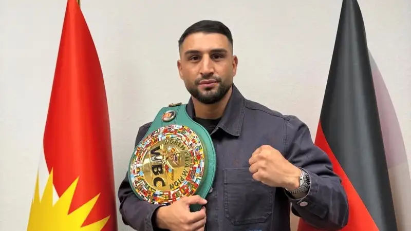Агит Кабайел призвал Александра Усика принять бой или освободить титул WBC