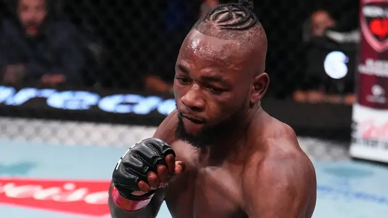 Манель Капе отправил в нокаут Кёдзи Хоригути в главном бою UFC