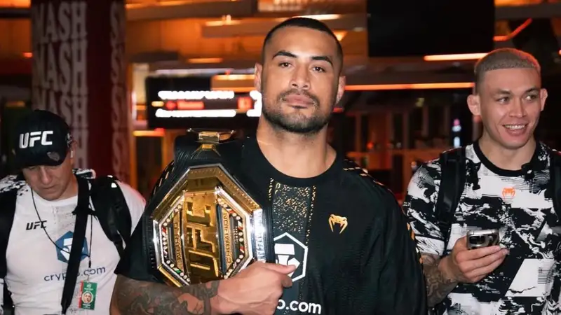 Чемпион UFC Ульберг допустил переход в тяжёлый вес ради боя с Алексом Перейрой