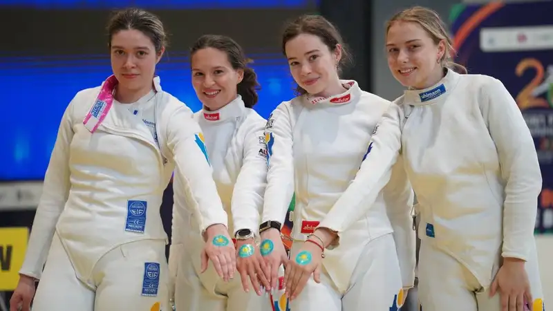 Шпажистки Казахстана вышли в полуфинал чемпионата Азии