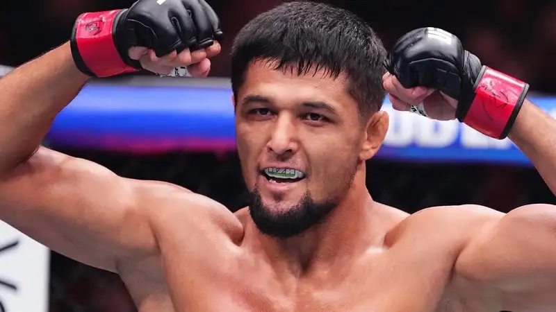 Узбекский боец Нурсултон Рузибоев "усыпил" Андрея Пуляева на турнире UFC в Баку
