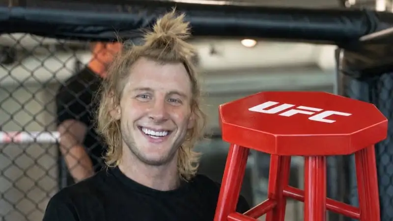 Пэдди Пимблетт выкупил стул Топурии с его проигранного боя на UFC Freedom 250