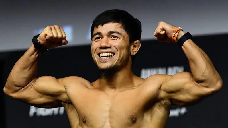 Узбекский боец Рамазан Темиров нокаутировал Стива Эрцега на турнире UFC в Абу-Даби