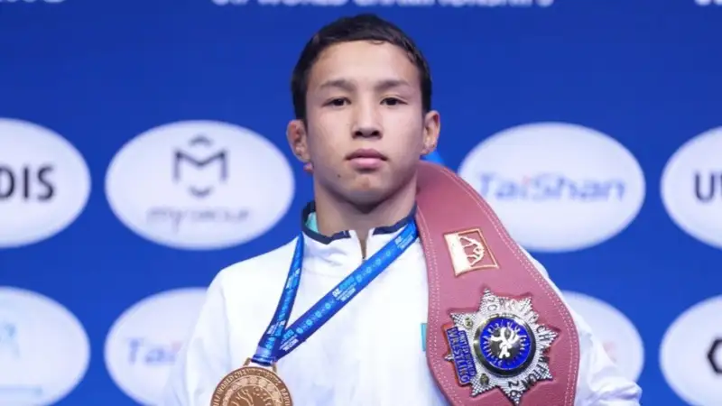 Бакдаулет Агабек завоевал "золото" чемпионата мира по вольной борьбе в Баку
