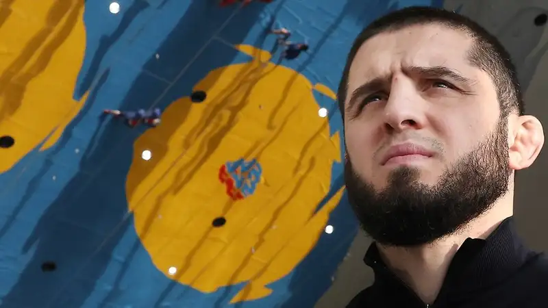 Ислам Махачев