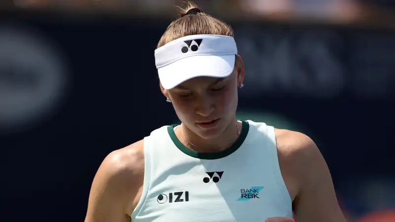 Появилось видео невероятной победы Рыбакиной в матче за четвертьфинал WTA 1000 в Торонто 