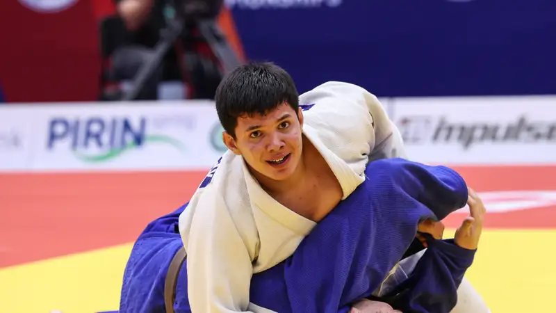 Адильжан Жаудинов вышел в финал чемпионата мира по дзюдо среди кадетов в Эквадоре