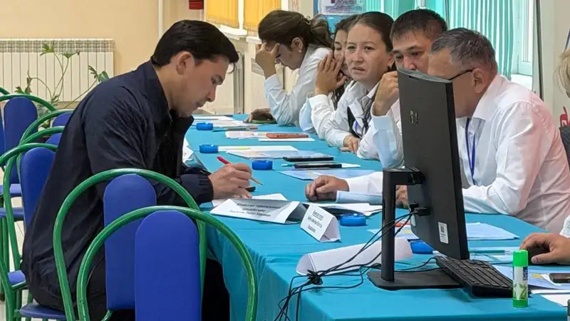 Глава Минспорта Мырзабосынов принял участие в голосовании на выборах депутатов Курултая