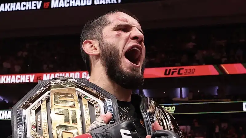 Ислам Махачев после первой защиты титула UFC в полусреднем дивизионе