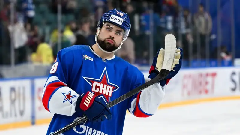 Канадский хоккеист Маркус Филлипс в составе питерского СКА в матче КХЛ