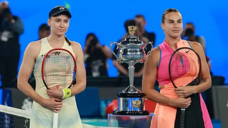 Елена Рыбакина и Арина Соболенко во время финала AO 2026 