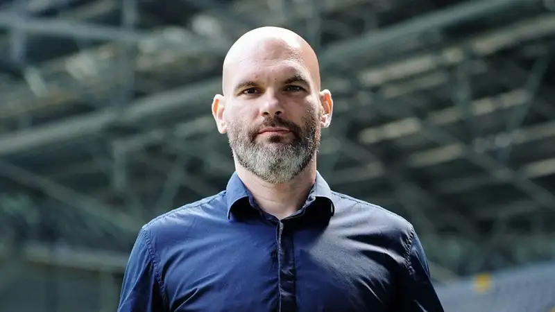 Владимир Слишкович на официальной презентации в качестве нового главного тренера ФК "Женис"