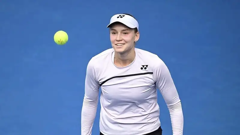 Елена Рыбакина во время тренировочного процесса перед стартом US Open
