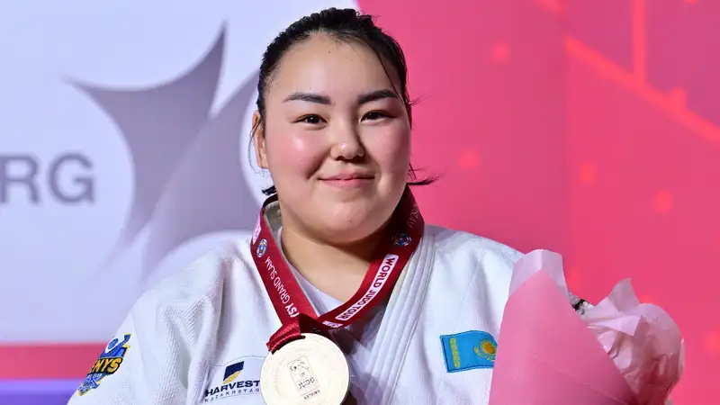 Тойшибекова на награждении 