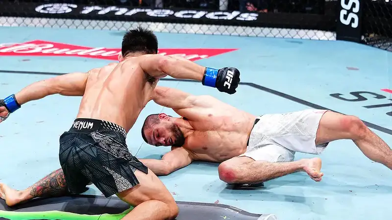 Бой Умара Нурмагомедова и Сун Ядуна на турнире UFC в Китае