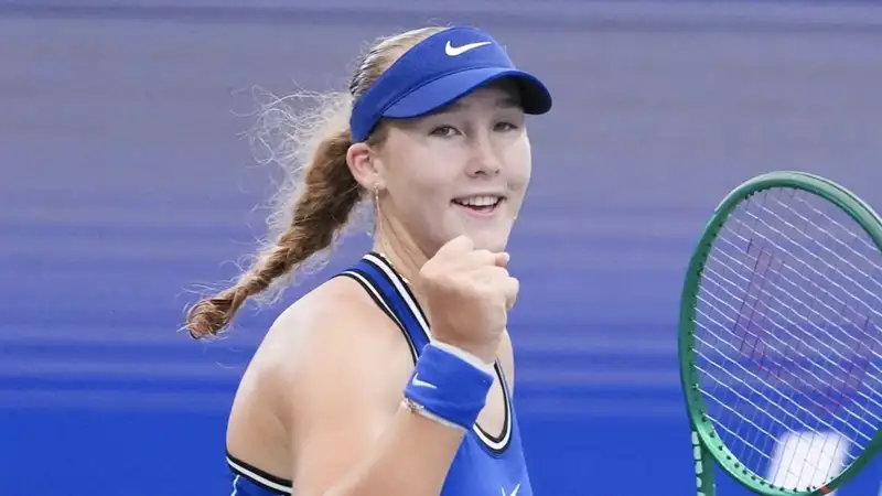 Мирра Андреева во время первого круга US Open-2026