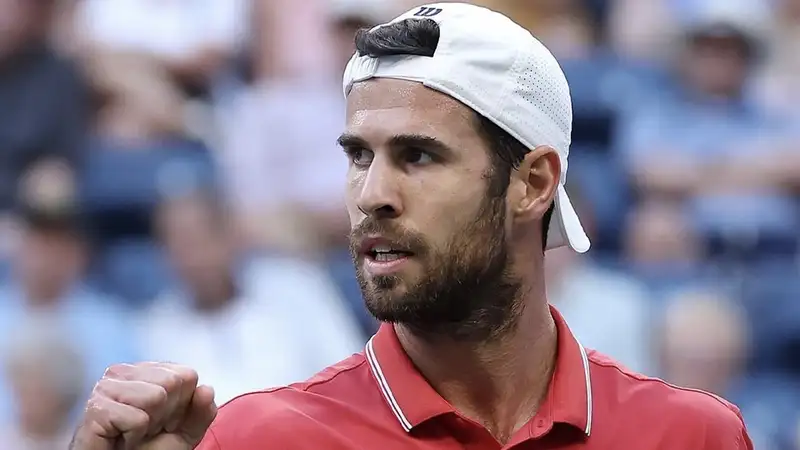 Карен Хачанов во время матча с Лёрнером Тьеном на US Open