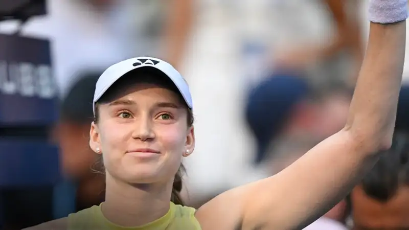 Елена Рыбакина празднует победу над Чжэн