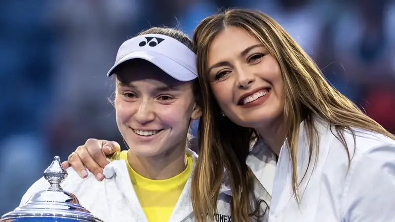 Елена Рыбакина и Мария Шарапова на церемонии награждения US Open-2026