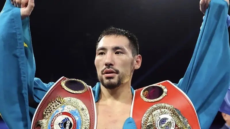 Жанибек Алимханулы с титулами WBO и IBF